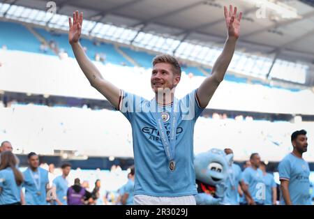 Manchester, Royaume-Uni. 22nd mai 2023. Kevin de Bruyne, de Manchester City, célèbre après le match de football de la première Ligue anglaise entre Manchester City et Chelsea à Manchester, en Grande-Bretagne, en 21 mai 2023. La ville de Manchester a été confirmée comme les champions de la Premier League 2022-2023 samedi sans avoir à lancer une balle alors qu'Arsenal a été battu à 1-0 de la forêt de Nottingham. Credit: Xinhua/Alay Live News Banque D'Images