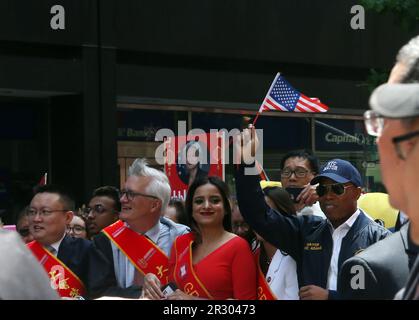 NEW YORK, NY - 21 mai : le maire de New York, Eric Adams, et d'autres élus assistent à la parade annuelle du patrimoine asiatique américain des îles du Pacifique 2nd sur 21 mai 2023 à New York. Chris Moore/MediaPunch crédit: MediaPunch Inc/Alamy Live News Banque D'Images