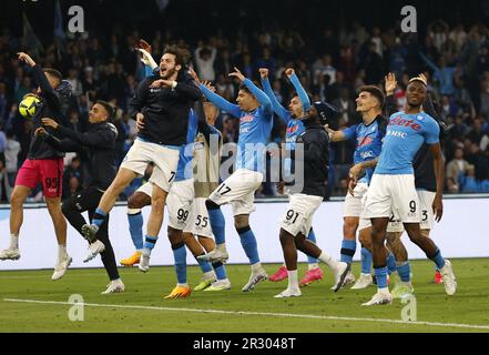 Naples, Italie. 21st mai 2023. Les joueurs de Naples célèbrent à la fin d'une série Un match de football entre Naples et le FC Inter à Naples, Italie, sur 21 mai 2023. Credit: STR/Xinhua/Alay Live News Banque D'Images