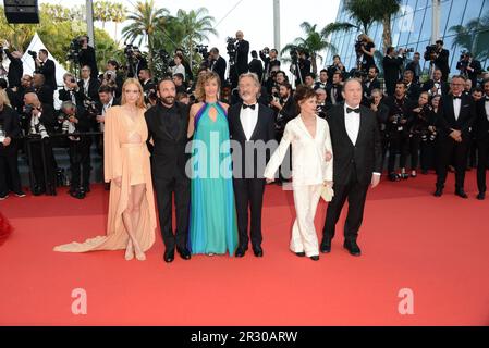 21 mai 2023, CANNES, France : CANNES, FRANCE - 21 MAI : (De gauche à droite) Stacy Martin, Vincent Macaigne, Cécile de France, le directeur Martin Provost, Anouk Grinberg et André Marcon assistent au tapis rouge ''firebrand (le jeu de la Reine)'' lors du festival annuel de Cannes 76th au Palais des Festivals de 21 mai 2023 à Cannes, en France. (Credit image: © Frederick Injimbert/ZUMA Press Wire) USAGE ÉDITORIAL SEULEMENT! Non destiné À un usage commercial ! Banque D'Images