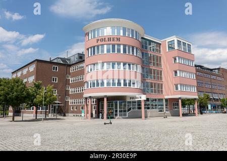 Polhemsgymnasiet, une école secondaire à Diagonalen - une place sur le canalside nord du canal de Gota à Lindholmen. Göteborg 400 ans. Banque D'Images