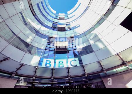 Photo du dossier datée du 21/01/20 de la BBC Broadcasting House à Londres. BBC News doit lancer trois nouveaux programmes qui exploreront les histoires quotidiennes dans des formats réactifs, analytiques et profonds. Les présentateurs en chef de la chaîne de télévision Yalda Hakim, Lucy Hockings et Matthew Amroliwala seront en tête des nouveaux spectacles qui seront présentés à partir de lundi, tandis que la journaliste Maryam Moshiri les présentera tous. Il vient après la création d'une seule chaîne BBC News qui a deux flux pour le Royaume-Uni et le monde entier. Date de publication : lundi 22 mai 2023. Banque D'Images