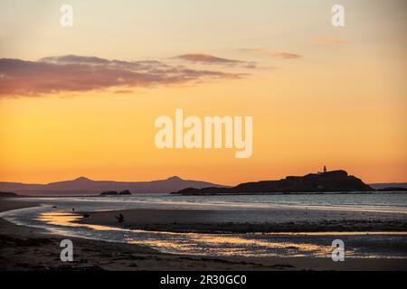 Un magnifique coucher de soleil sur l'île de Fidra, au nord de Berwick, en Écosse Banque D'Images