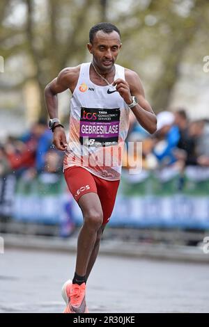 Leul Gebresilase (ETH) se classe quatrième en 2:05:45 lors du 43ème Marathon de Londres, dimanche 23 avril 2023, à Londres, Royaume-Uni. (Jiro Mochizuki/image du sport) Banque D'Images