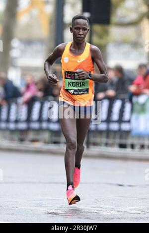 Judith Korir (KEN) se classe sixième dans la course féminine en 2:20:41 lors du 43e Marathon de Londres, dimanche 23 avril 2023, à Londres, Royaume-Uni. (Jiro Mochizuki/image du sport) Banque D'Images