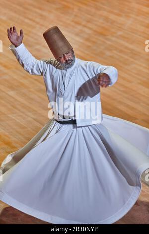 Cérémonie traditionnelle de dervish à Konya, Cappadoce. Culture ottomane. Spiritualité Banque D'Images