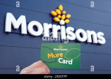 EDITORIAL UTILISEZ UNIQUEMENT le dévoilement du nouveau programme de fidélité Morrisons More Card, qui permet aux clients d'accéder à des prix plus bas grâce à d'autres exclusivités de carte et offres personnalisées, Newcastle. Date de publication : lundi 22 mai 2023. Banque D'Images