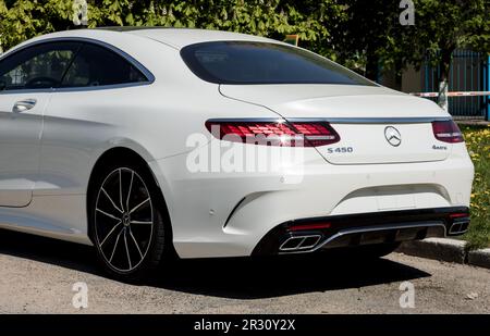 Minsk, Bélarus, mai 2023 - Mercedes-Benz S 450 4MATIC coupe. voiture de luxe chère Banque D'Images