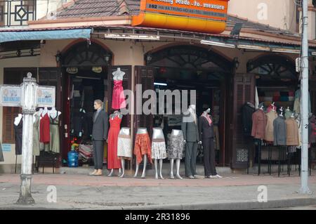 Célèbres boutiques de tailleur à Hoi an, une ancienne ville du Vietnam. 越南旅游, वियतनाम पर्यटन, 베트남 관광, ベトナム観光, ឌូលីច វៀតណាម Banque D'Images