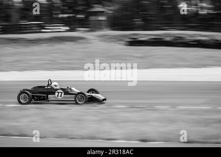 Courses de voitures d'époque pendant le Vintage Racing Group 500 2019. Banque D'Images