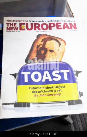 Couverture le nouveau journal européen headlin 'TOAST Putin's finished. Il ne le sait pas encore' par John Sweeney' 12 mai 2023 Londres UK Banque D'Images