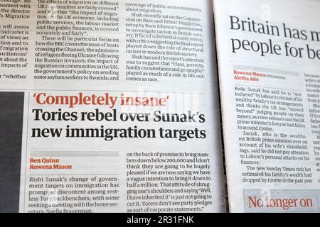 "Complètement fous" les Tories se rebellent contre les nouvelles cibles d'immigration de Sunak" le journal Guardian Headline 21 mai 2023 Londres UK Banque D'Images