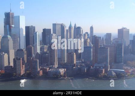 Vue panoramique de New York prise d'un hélicoptère lors d'une journée ensoleillée Banque D'Images