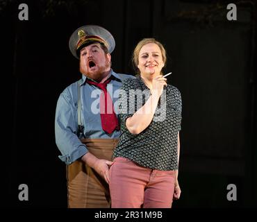 Clay Hilley (Drum Major), Anja Kampe (Marie) à WOZZECK à l'Opéra Royal, Covent Garden, Londres WC2 19/05/2023 Music & libretto: Alban Berg après la pièce «Woyzeck» par George Buchner chef d'orchestre: Antonio Pappano Set design: Hyemi Shin costumes: Nicky Gillibraland éclairage: Adam Silverman Warner chorégraphie: Deborah Kim Bandstrup Warner directeur: Deborah Banque D'Images