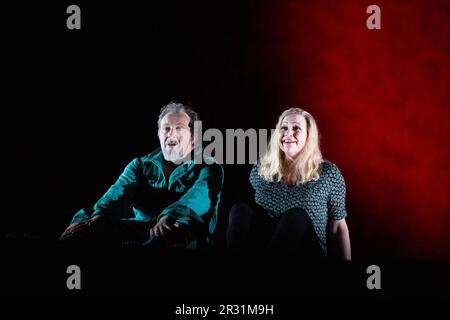 Christian Gerhaher (Wozzeck), Anja Kampe (Marie) à WOZZECK à l'Opéra Royal, Covent Garden, Londres WC2 19/05/2023 Music & libretto: Alban Berg après la pièce «Woyzeck» de George Buchner chef d'orchestre: Antonio Pappano Set design: Hyemi Shin costumes: Nicky Gilliband éclairage: Deborah Adam Silverman Directeur de la chorégraphie: Deborah Adam Bandman Banque D'Images