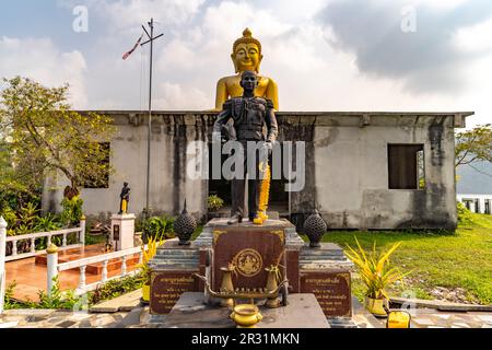 Der grosse Buddha des Wat Ao Salat auf der Insel Insel Ko Kut oder Koh Kood im Golf von Thailand, Asien | le Grand Bouddha de Wat Ao Salat Buddha, Ba Banque D'Images