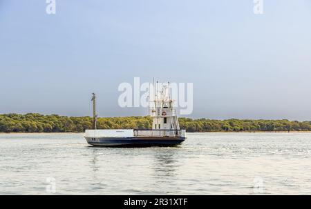 Shelter Island Ferry, la Croix du Sud faisant une traversée vide Banque D'Images