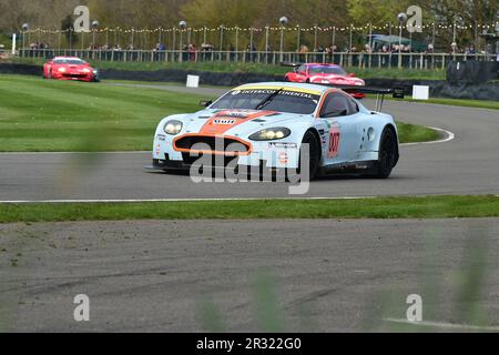 Aston Martin DBR9 007, Aston Martin DBR9, GT1 démonstration, sur la piste une collection de coureurs d’endurance emblématiques de la fin des années 1990 au début des années 2000 Banque D'Images