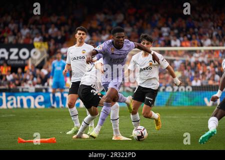 Aurelien Tchouameni du Real Madrid CF en action pendant la ligne de tête: La Liga Santander saison régulière Round 35 le 21 mai 2023 au stade Mestalla (va Banque D'Images