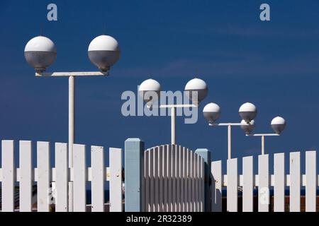 Lampes sur la promenade de la plage de Westerland Banque D'Images