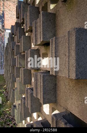 étrange mur de blocs avec lumière du soleil dans les espaces Banque D'Images