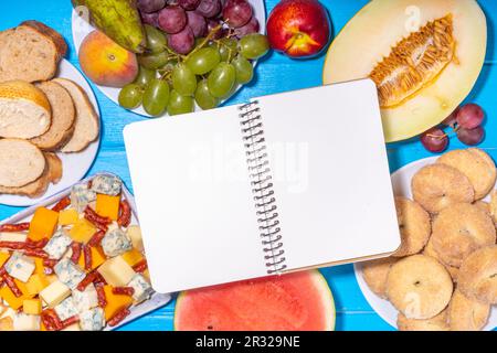 Buon Ferragosto (heureux dans la langue italienne) fond de vacances. Festival italien de récolte d'été brunch 15 août, fête familiale antipasti avec W Banque D'Images