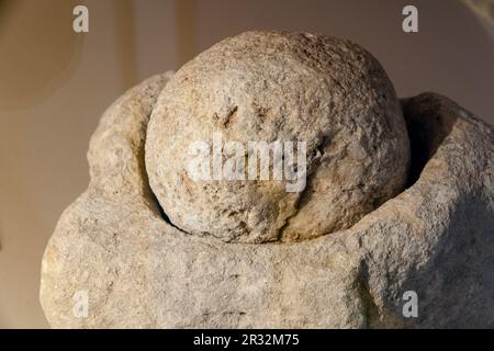 Mortier, musée archéologique de son Fornes, salle de la période talayotique (1300-123 a. C.), Montuiri, région d'es Pla, Majorque, Espagne. Banque D'Images