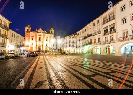 Plaza San Martín y Iglesia de San Antao, Evora, Portugal, Alentejo, Europa. Banque D'Images