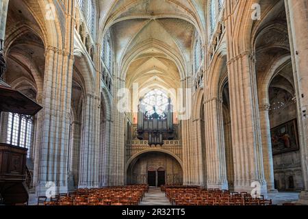 Nef et orgue de la cathédrale Saint Etienne de Meaux, église catholique romaine dans le département de Seine et Marne près de Paris, France Banque D'Images