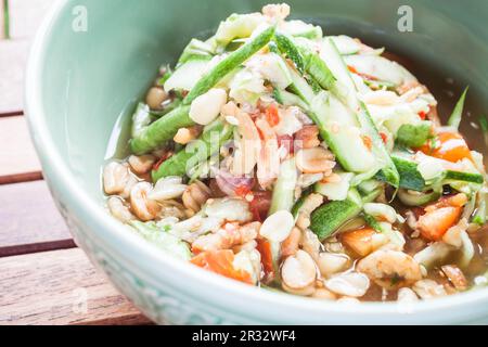 Salade épicée au concombre de style thaïlandais Banque D'Images