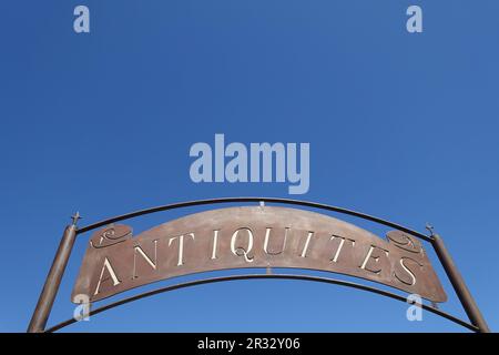 Sucreries arabes et turques sur un marché. C'est la nourriture arabe dans le désert. Banque D'Images