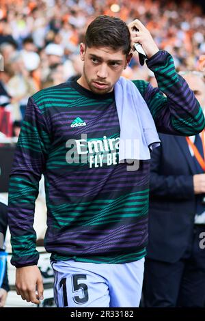 Federico Valverde (Real Madrid, #15) regarde avant le match LaLiga Santander entre Valencia CF et Real Madrid CF au stade Mestalla Banque D'Images