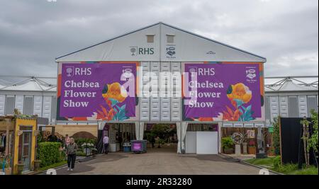 Royal Hospital Chelsea, Londres, Royaume-Uni. 22nd mai 2023. Entrée nord du Grand Pavillon au RHS Chelsea Flower Show 2023. Crédit : Malcolm Park/Alay Live News Banque D'Images