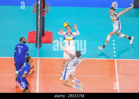 Simone Gianelli, Simone Anzani, Alessandro Michieletto (Italie) ; Earvin Ngapeth, Barthelemy Chinenyeze (France). Championnat du monde de volleyball 2022. Banque D'Images