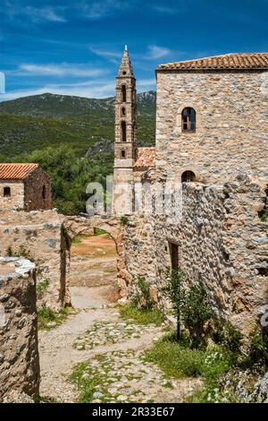 Église Ayios Spyridion (St Spyridon, 1715) au complexe fortifié de Troupakis Mourtzinos dans le vieux Kardamili, Madi Messenian, péninsule du Péloponnèse en Grèce Banque D'Images