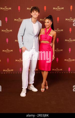 USAGE ÉDITORIAL SEULS Jvke et Nicole Scherzinger arrivent au Magnum le plaisir est toujours en fête à Cannes, France. Date de la photo: Lundi 22 mai 2023. Banque D'Images