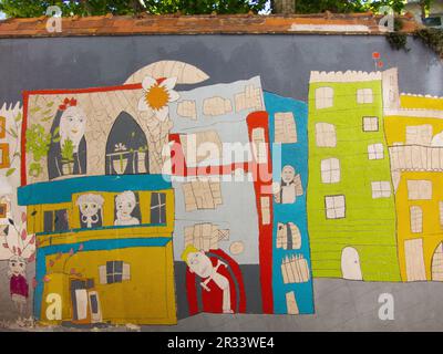 Art étudiant peint sur un mur de l'école primaire dans le quartier de Panier à Marseille. Banque D'Images