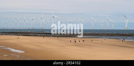 Parc éolien de Teesside vu de Redcar, North Yorkshire, Angleterre, Royaume-Uni Banque D'Images