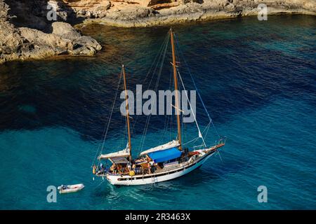 Yates fondeados,Cala Marmols, Ses Salines, Mallorca, Islas Baleares, Espagne, Europa. Banque D'Images