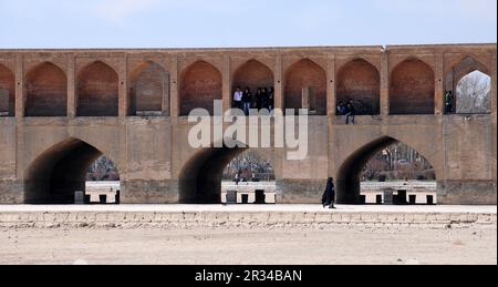 Le pont si-o-se Pol, situé à Isfahan, en Iran, a été construit en 1602. Il dispose de 33 arches. C'est le symbole d'Isfahan. Banque D'Images