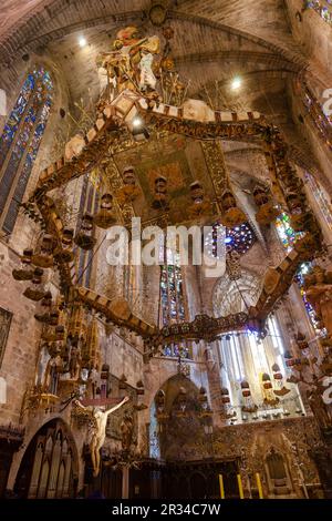 Baldaquino obra de Antoni Gaudí, Capilla Real, Catedral de Mallorca , siglo XIII, Monumento Histórico artístico, Palma, Majorque, Andalucía, España, Europa. Banque D'Images