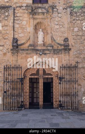 Église paroissiale de San Esteban protomártir, San Esteban de Gormaz, Soria, Comunidad Autónoma de Castilla, l'Espagne, l'Europe. Banque D'Images