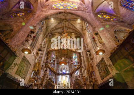 Baldaquino obra de Antoni Gaudí, Capilla Real, Catedral de Mallorca , siglo XIII, Monumento Histórico artístico, Palma, Majorque, Andalucía, España, Europa. Banque D'Images