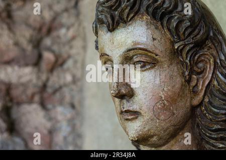 San juan Evangelista, talla en madera, , siglo XVI, museo Colonial, Hotel museo Casa Santo Domingo, antiguo Convento de Santo Domingo,Antigua Guatemala, departamento de Sacatepéquez, Guatemala, Amérique centrale. Banque D'Images