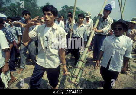 Les gens au Printemps et Rocket Festival Buon Bang Fai près de la ville de Jinghong à Xishuangbanna dans la région de la province de Yunnan en Chine Banque D'Images