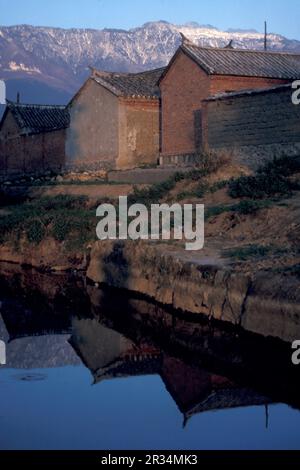 Le paysage de la ville de Dali sur le lac ER Hai dans la province du Yunnan en Chine en Asie de l'est. Chine, Yunnan, avril 1996 Banque D'Images