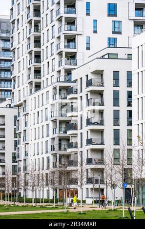 Quartier résidentiel moderne le long de la Toulouser Allee, immeubles de haute hauteur avec appartements et bureaux, sur d'anciens sites ferroviaires, station de marchandises, esta industrielle Banque D'Images