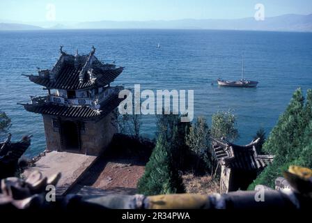 Un petit thème avec paysage à la ville de Dali sur le lac ER Hai dans la province du Yunnan en Chine en Asie de l'est. Chine, Yunnan, avril 1996 Banque D'Images