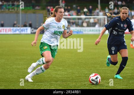Stockholm, Suède. 22nd mai 2023. Stockholm, Suède, 22 mai 2023: Emma Westin (23 Hammarby) et Ria Oling (6 FC Rosengard) pendant le match dans la Ligue suédoise OBOS Damallsvenskan sur 22 mai 2023 entre Hammarby IF et FC Rosengard à Hammarby IP à Stockholm, Suède (Peter Sonander/SPP) crédit: SPP presse sportive photo. /Alamy Live News Banque D'Images