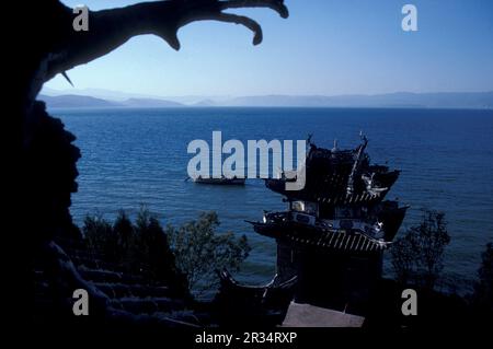 Un petit thème avec paysage à la ville de Dali sur le lac ER Hai dans la province du Yunnan en Chine en Asie de l'est. Chine, Yunnan, avril 1996 Banque D'Images